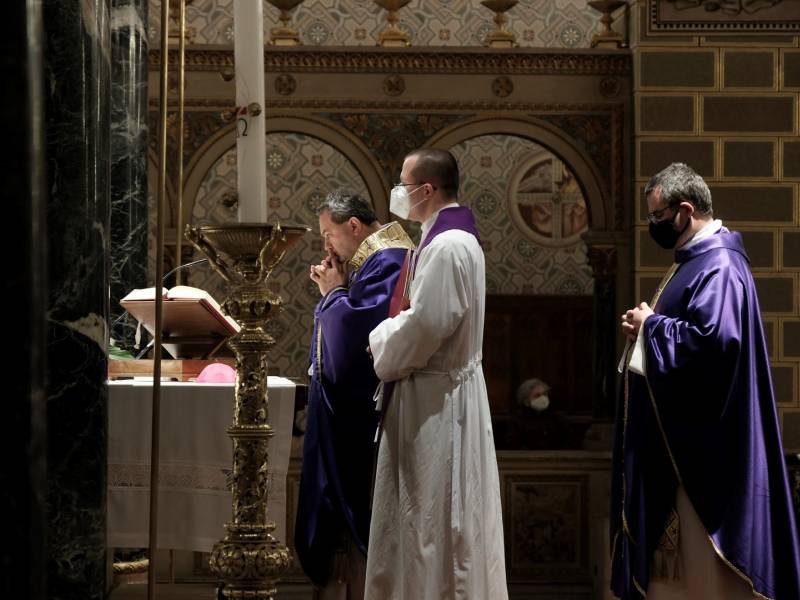 Elhunyt püspökök miséje (17).JPG